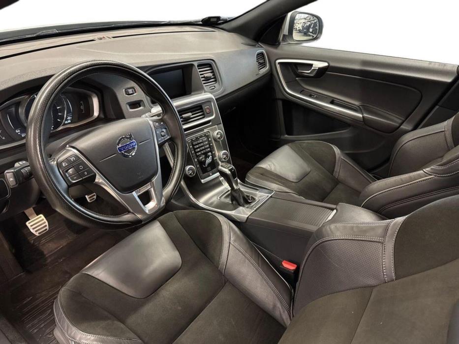 VOLVO V60 2017