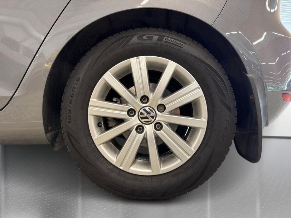 VOLKSWAGEN Golf 2012