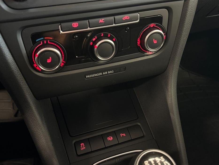 VOLKSWAGEN Golf 2012