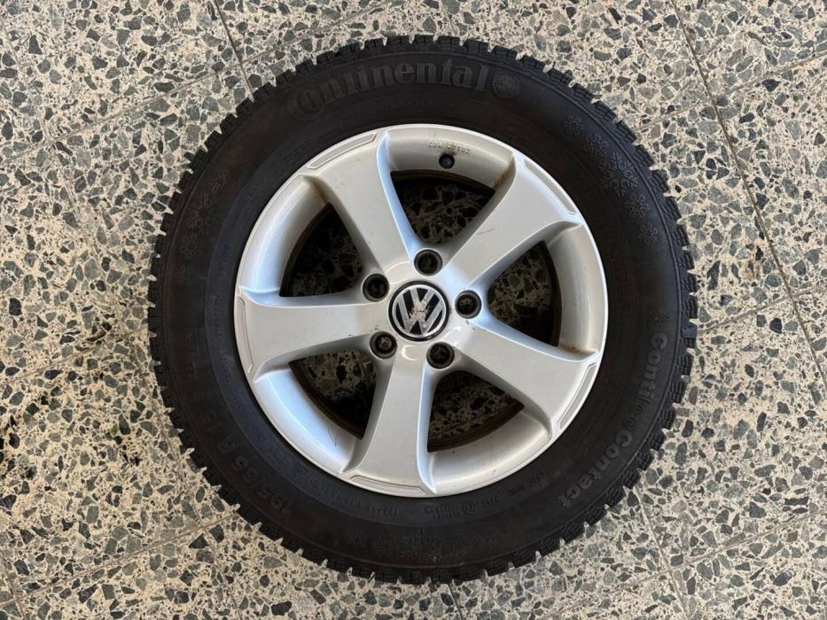 VOLKSWAGEN Golf 2012