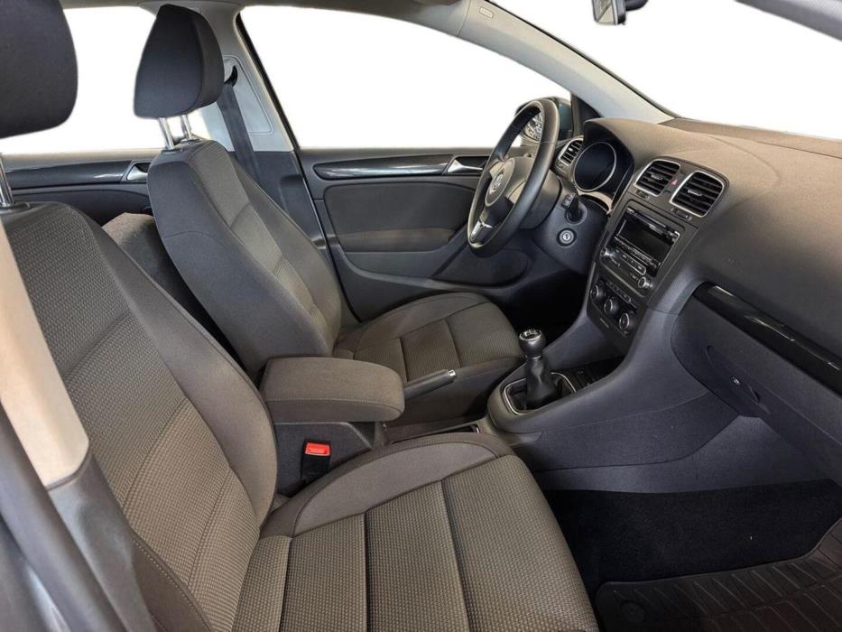VOLKSWAGEN Golf 2012