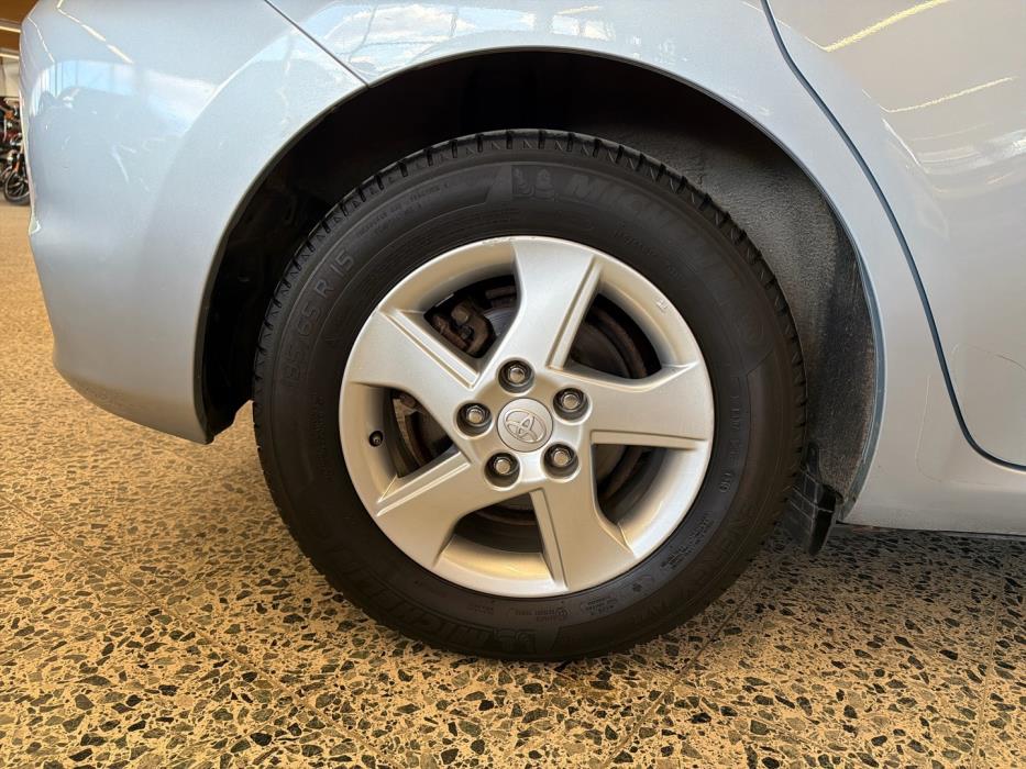 TOYOTA Auris 2011