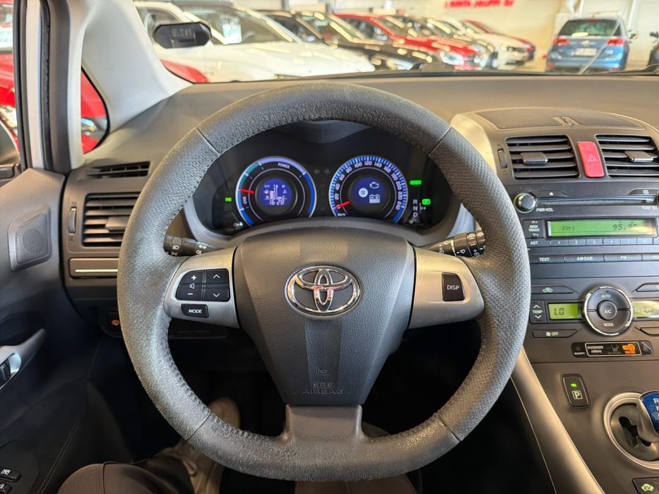 TOYOTA Auris 2011