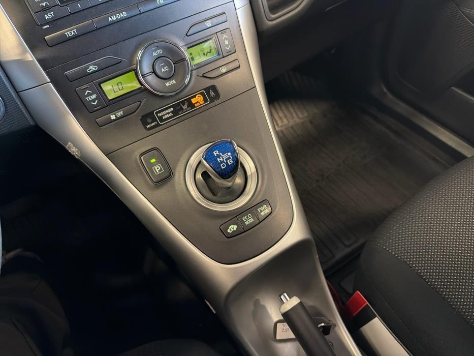 TOYOTA Auris 2011
