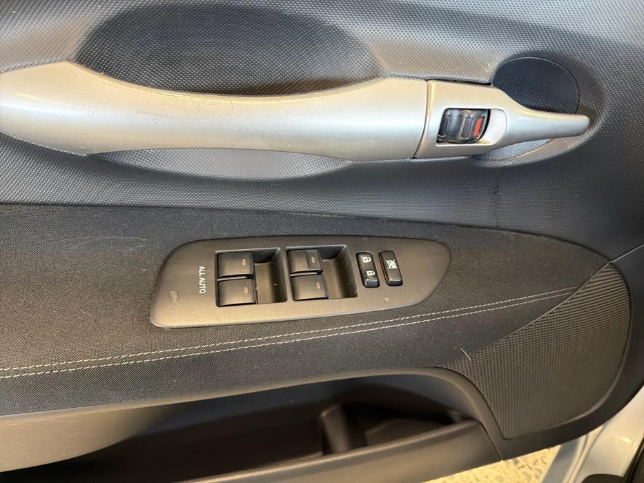 TOYOTA Auris 2011