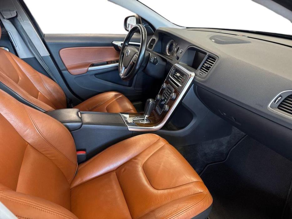 VOLVO V60 2011