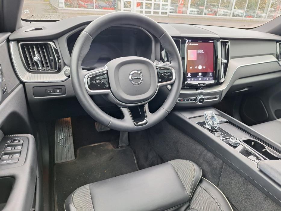 VOLVO XC60 2023