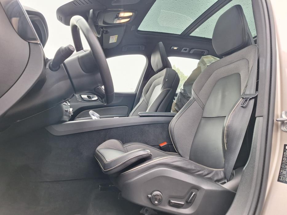 VOLVO XC60 2023