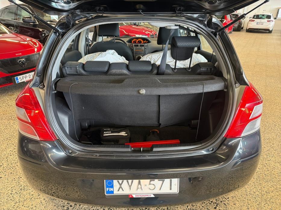 TOYOTA Yaris 2010