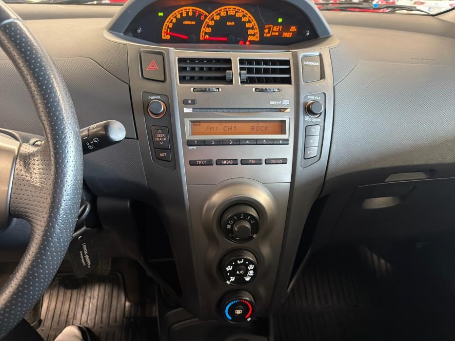 TOYOTA Yaris 2010
