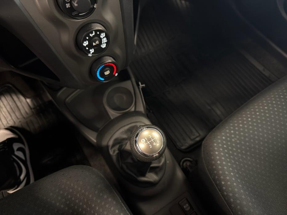 TOYOTA Yaris 2010