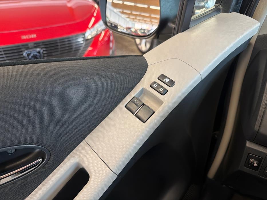 TOYOTA Yaris 2010