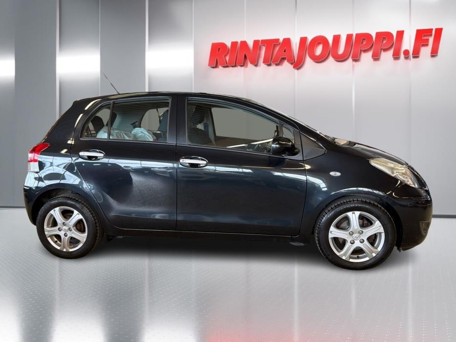TOYOTA Yaris 2010
