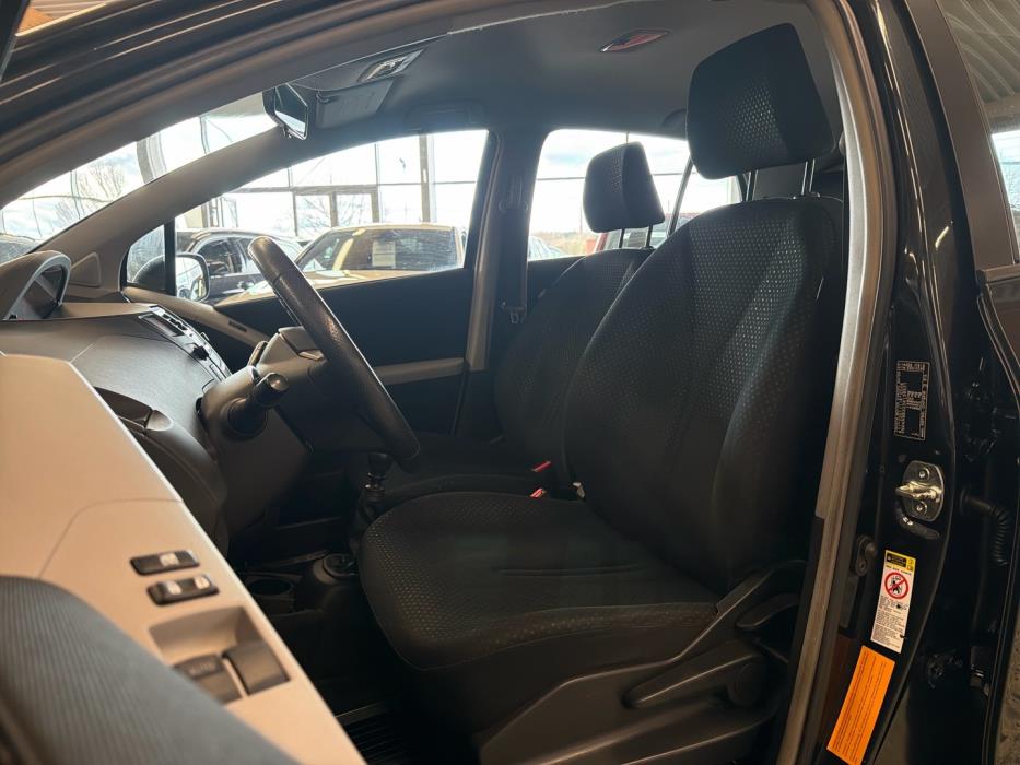 TOYOTA Yaris 2010