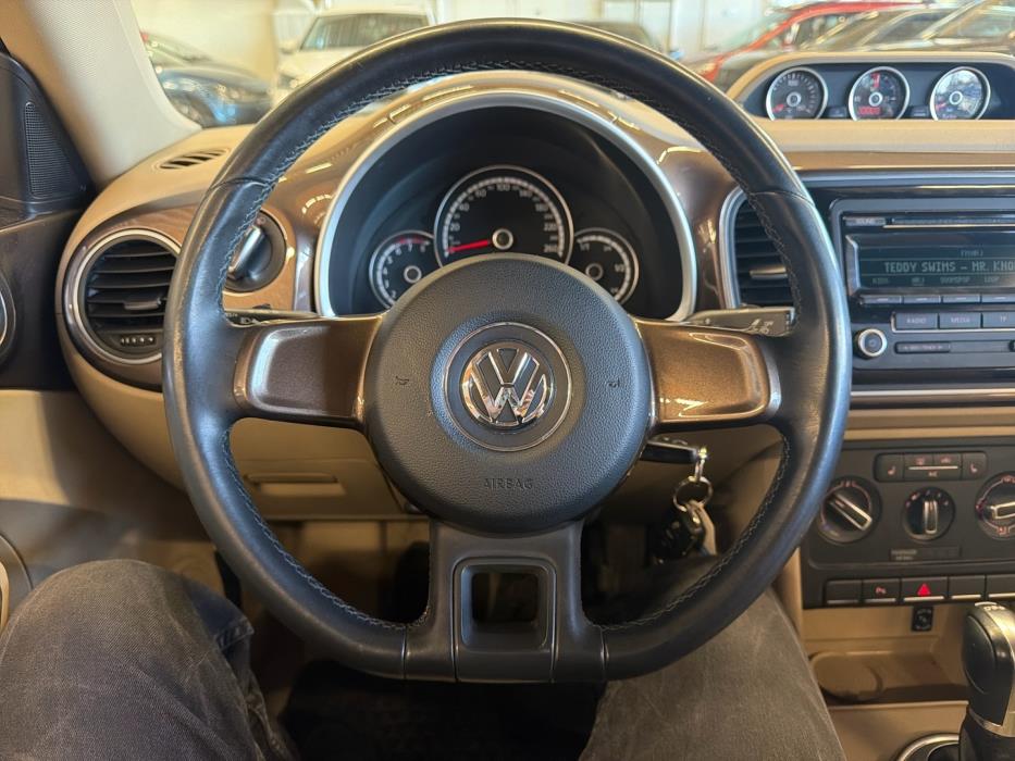 VOLKSWAGEN Beetle 2013