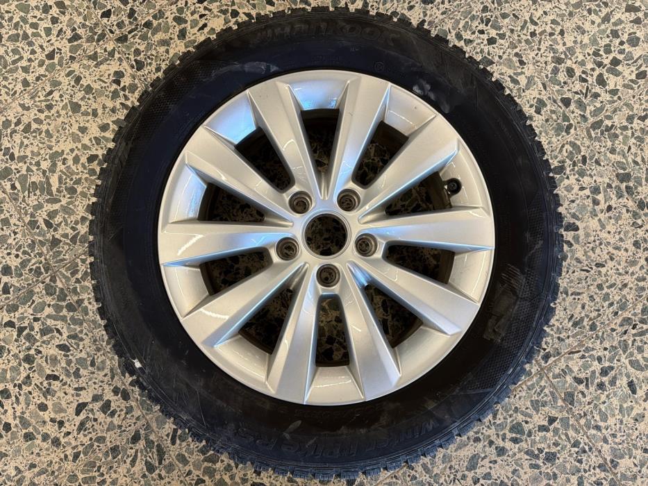 VOLKSWAGEN Beetle 2013