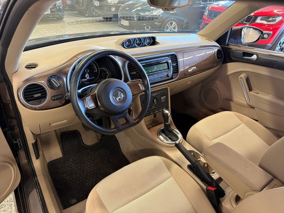 VOLKSWAGEN Beetle 2013