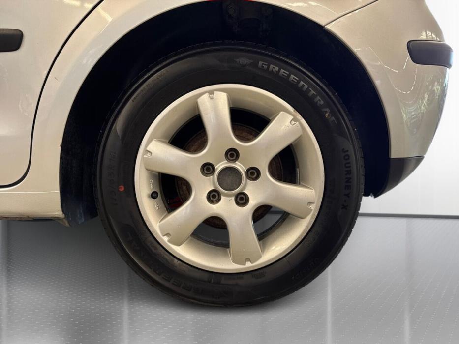 VOLKSWAGEN Polo 2005