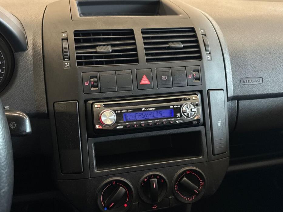 VOLKSWAGEN Polo 2005