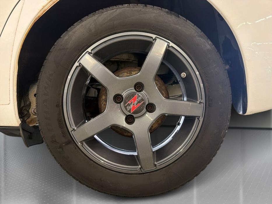 TOYOTA Yaris 2016