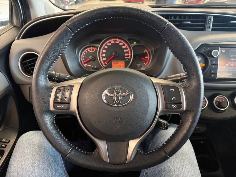 TOYOTA Yaris 2016