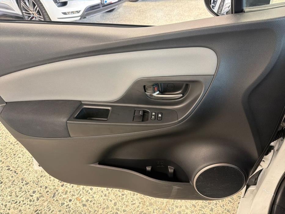 TOYOTA Yaris 2016