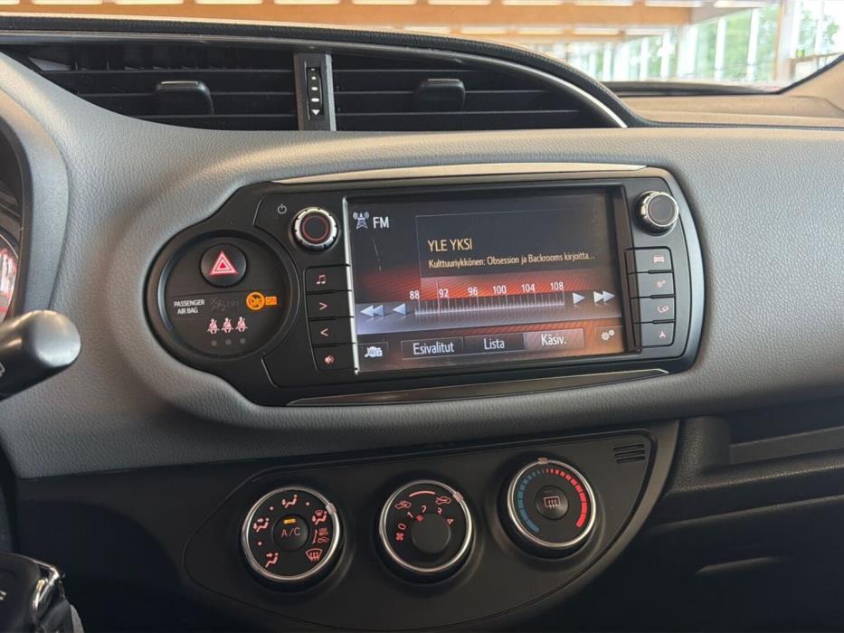 TOYOTA Yaris 2016