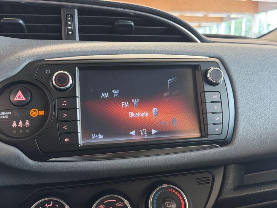 TOYOTA Yaris 2016