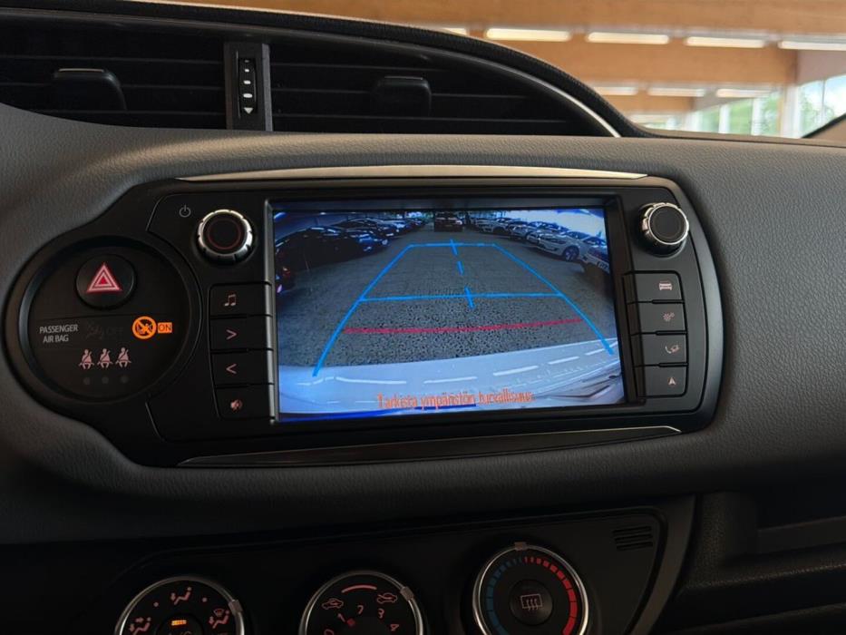 TOYOTA Yaris 2016