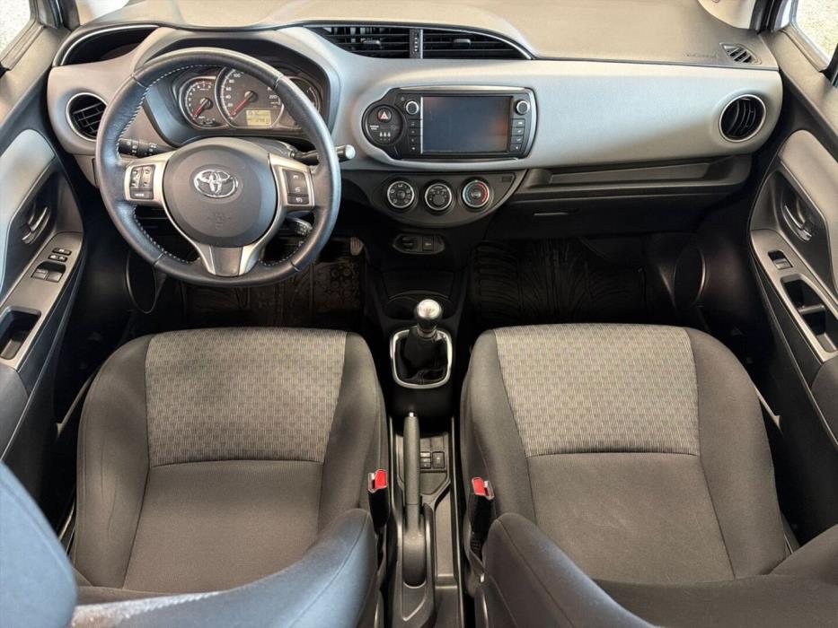 TOYOTA Yaris 2016