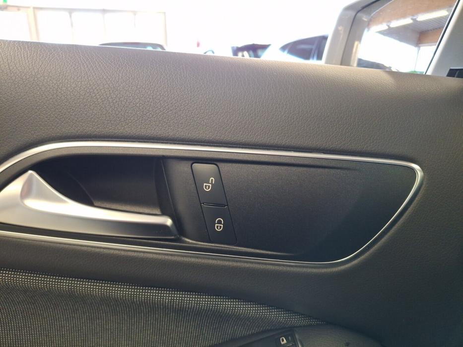 MERCEDES-BENZ A 2017