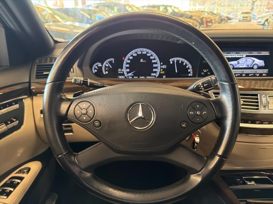 MERCEDES-BENZ S 2011