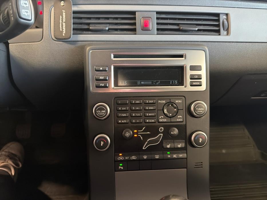 VOLVO V70 2010