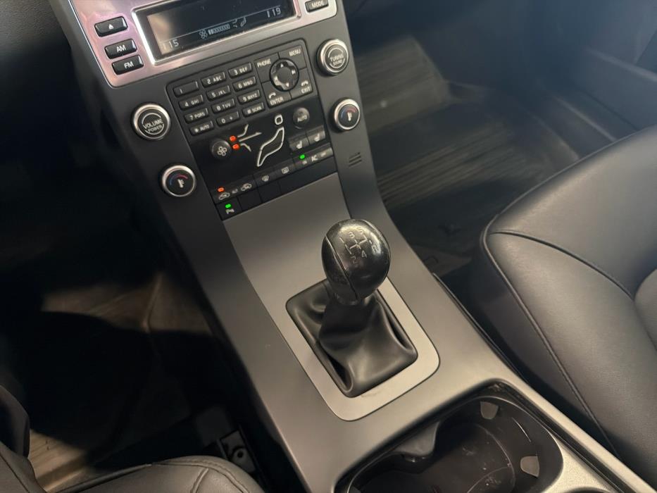 VOLVO V70 2010