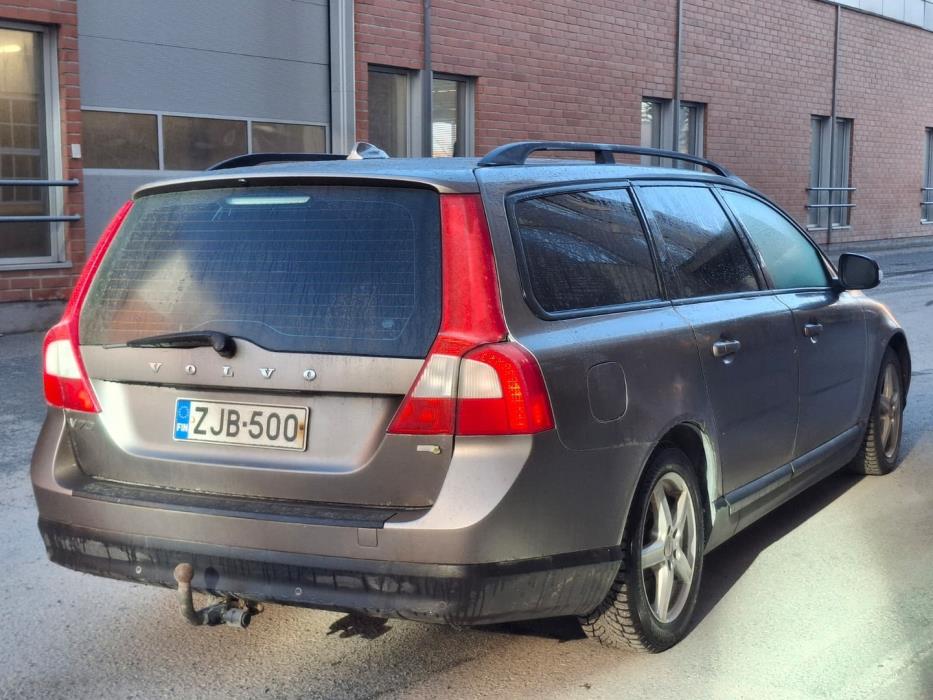 VOLVO V70 2010