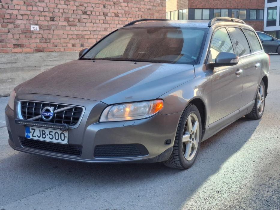VOLVO V70 2010