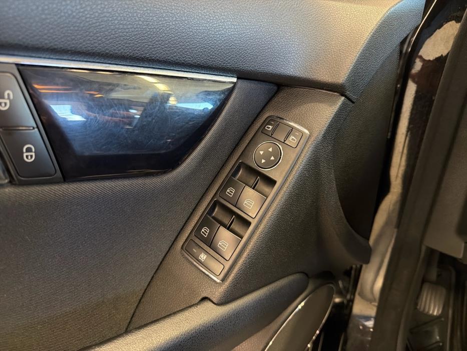MERCEDES-BENZ C 2009