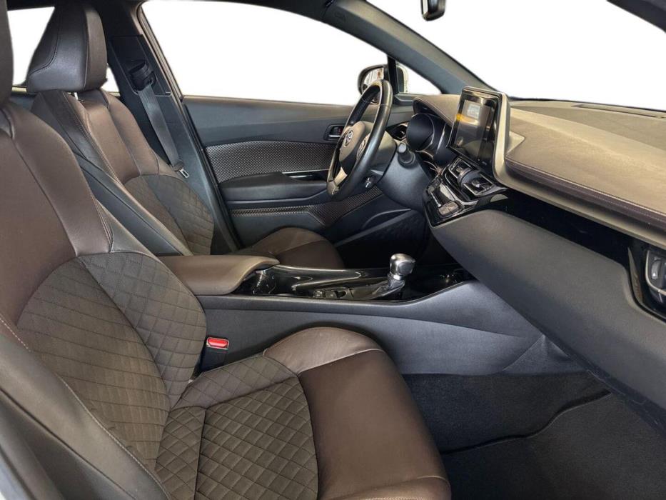 TOYOTA C-HR 2017