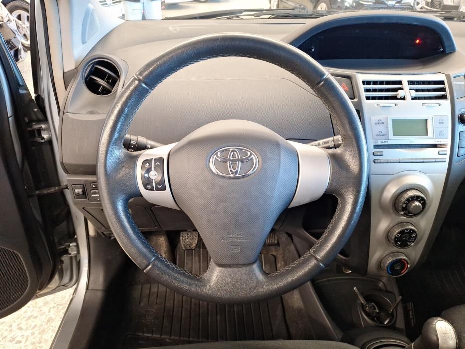 TOYOTA Yaris 2008