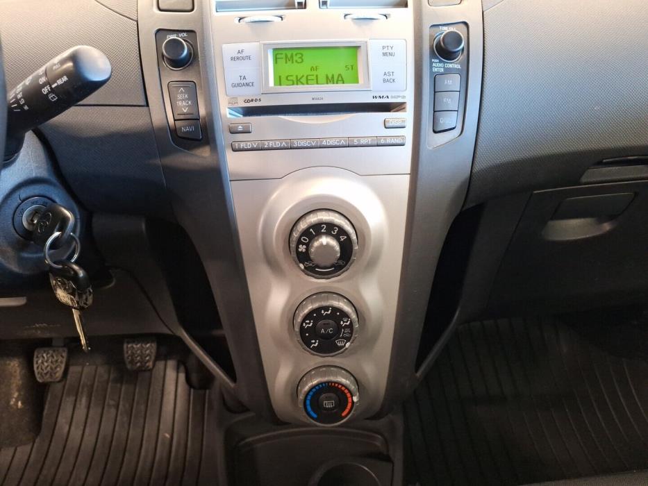 TOYOTA Yaris 2008