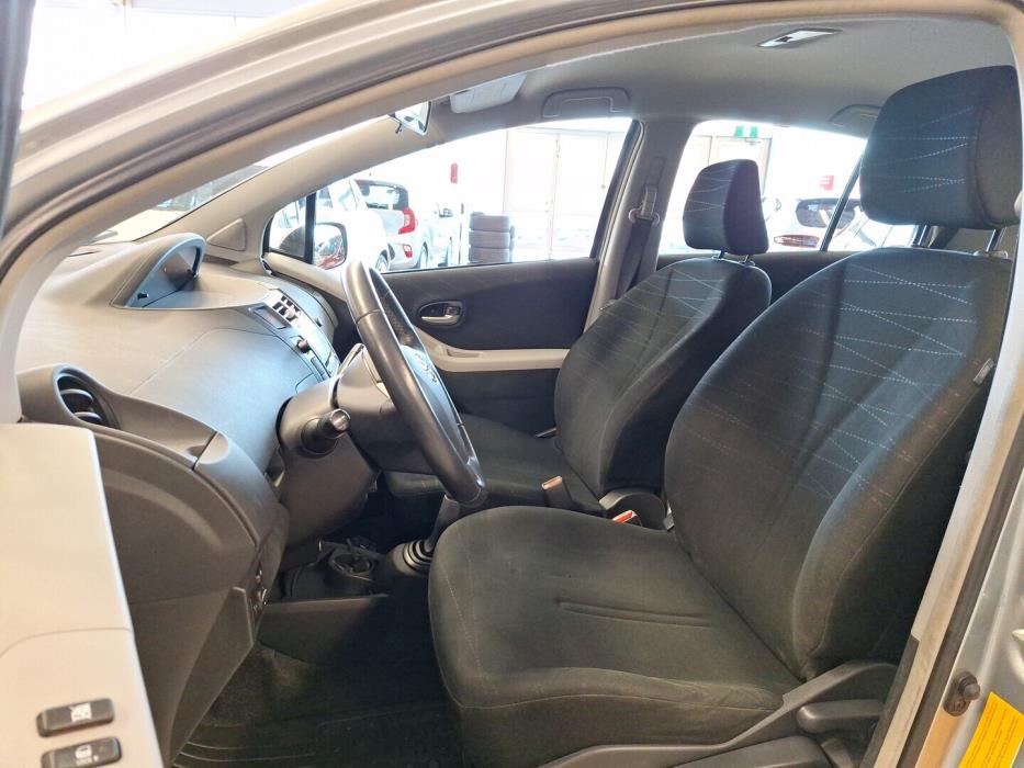 TOYOTA Yaris 2008
