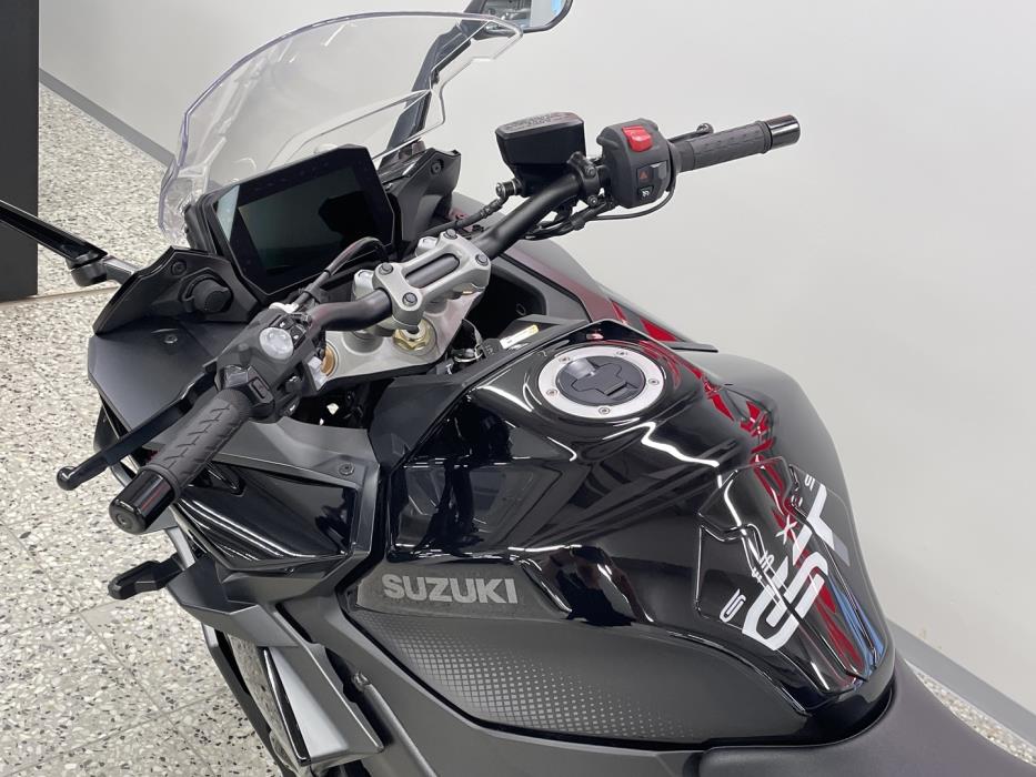 SUZUKI GSX-S 2022