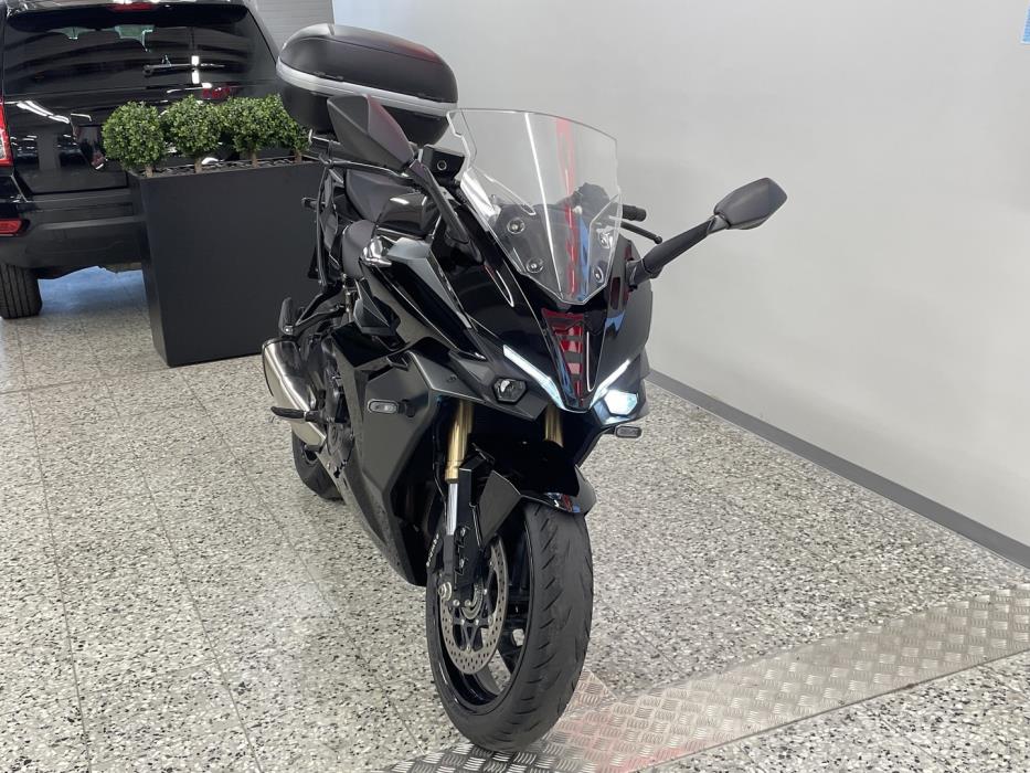SUZUKI GSX-S 2022