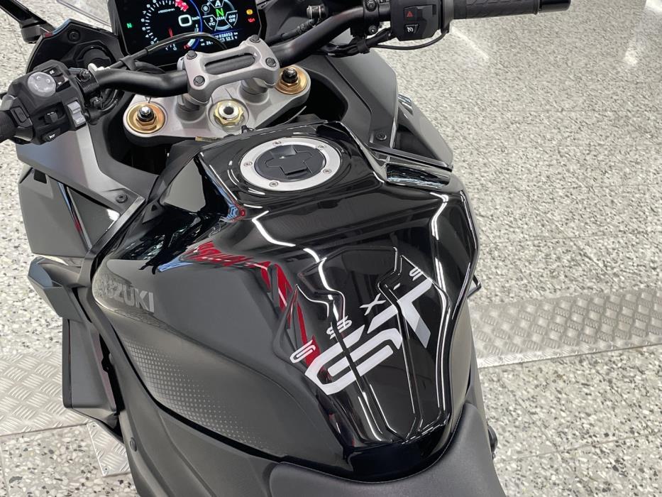 SUZUKI GSX-S 2022
