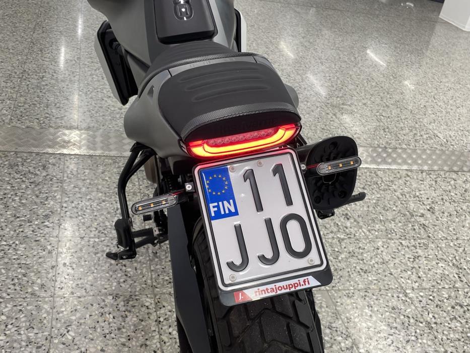 HUSQVARNA SVARTPILEN 2024