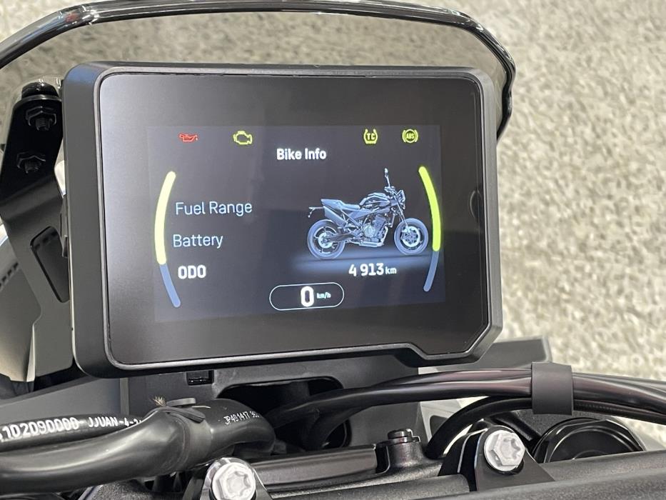 HUSQVARNA SVARTPILEN 2024