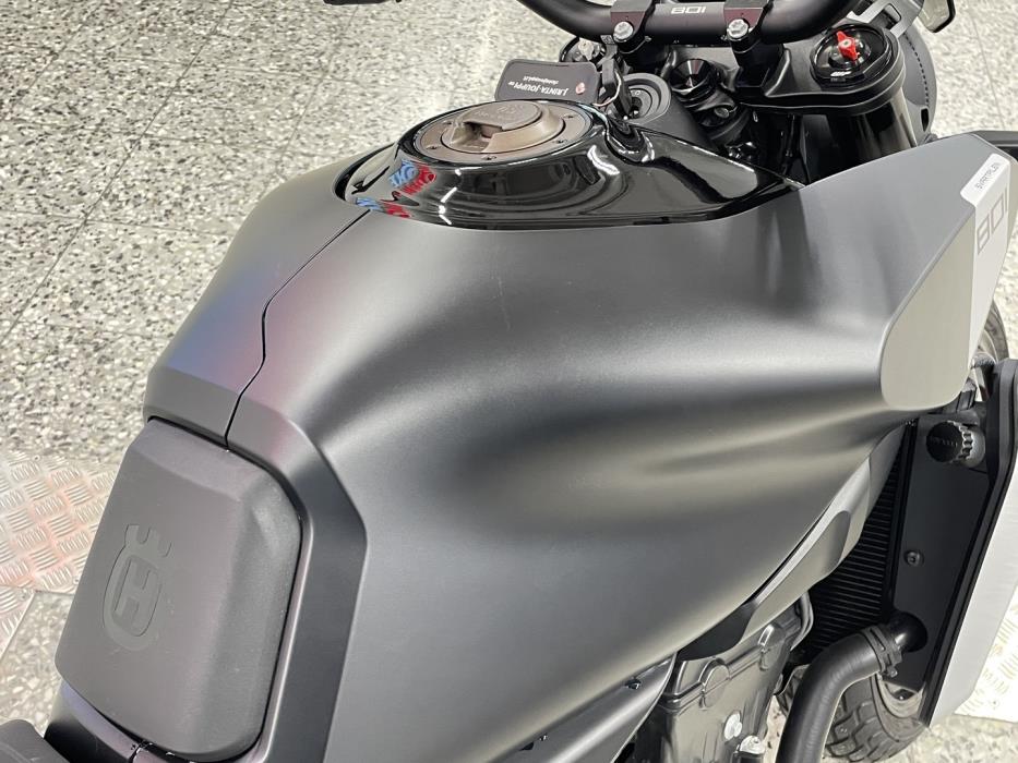 HUSQVARNA SVARTPILEN 2024