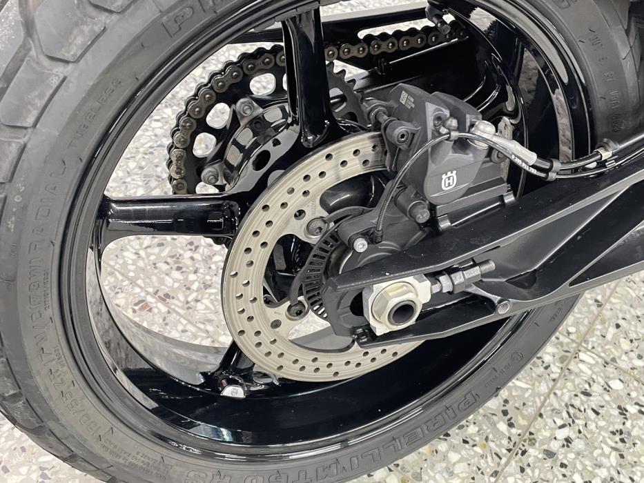 HUSQVARNA SVARTPILEN 2024