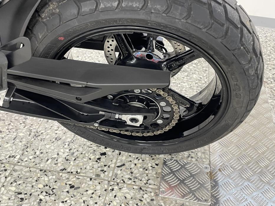 HUSQVARNA SVARTPILEN 2024