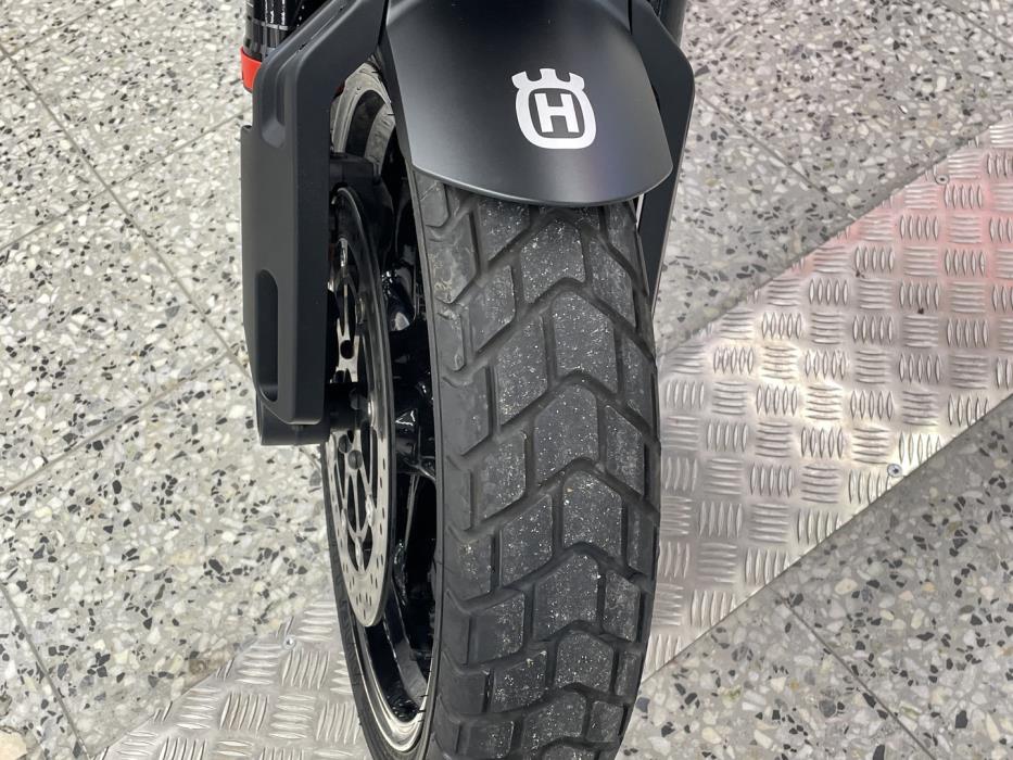 HUSQVARNA SVARTPILEN 2024